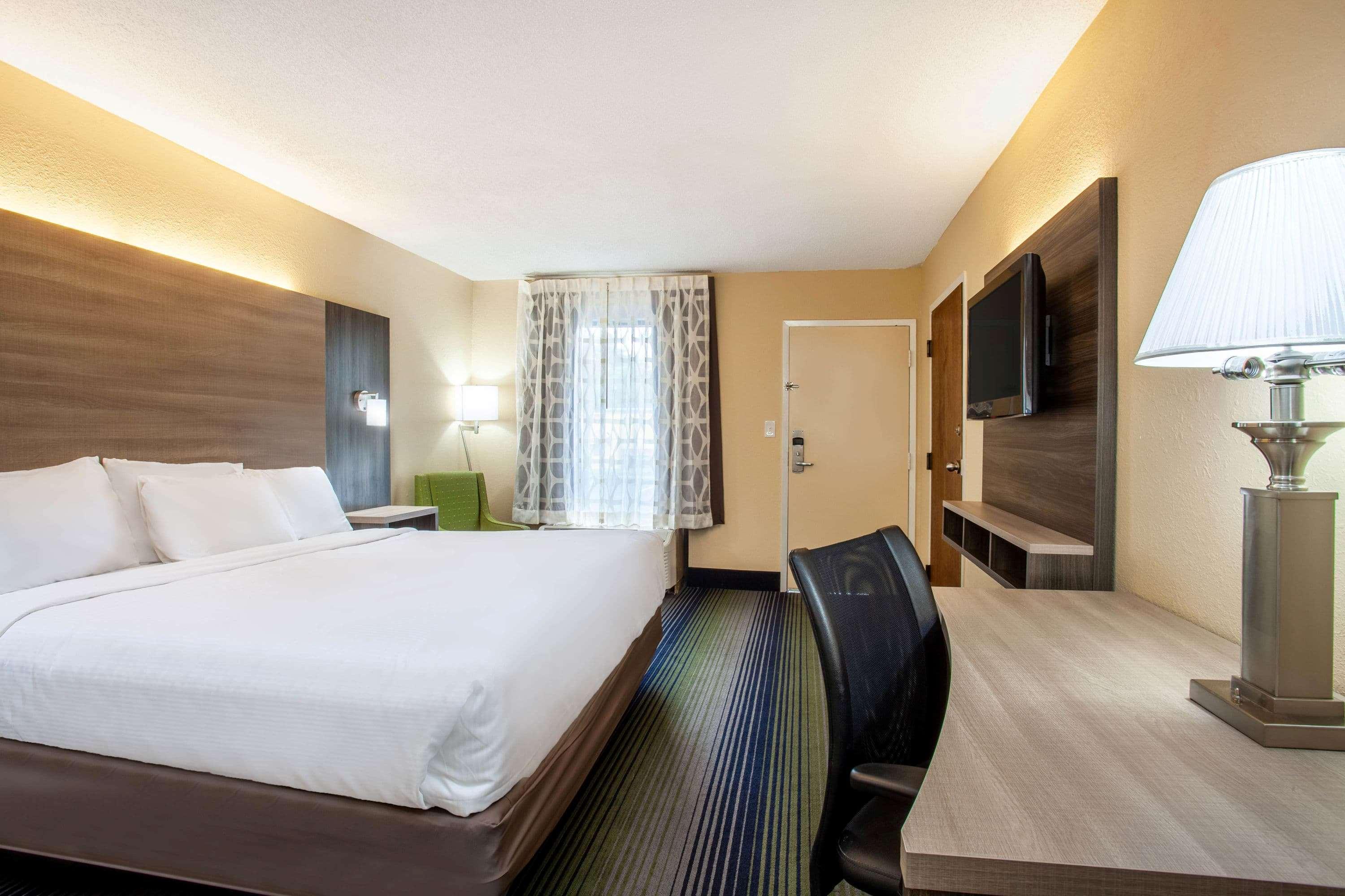 Baymont By Wyndham Mcdonough Hotel Exterior photo